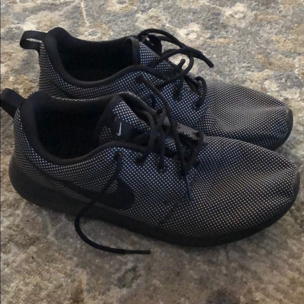 Nike Roshe Sneakers